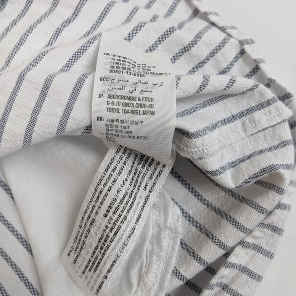 White and Blue pinstripe Short sleeve button down shirt dress with pockets [148] - Picture 5 of 8